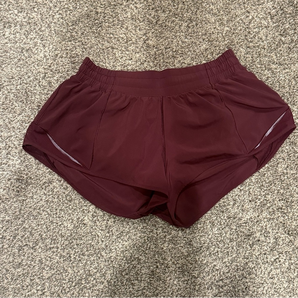 Lululemon Hotty Hot 2.5” Shorts - Picture 9 of 12